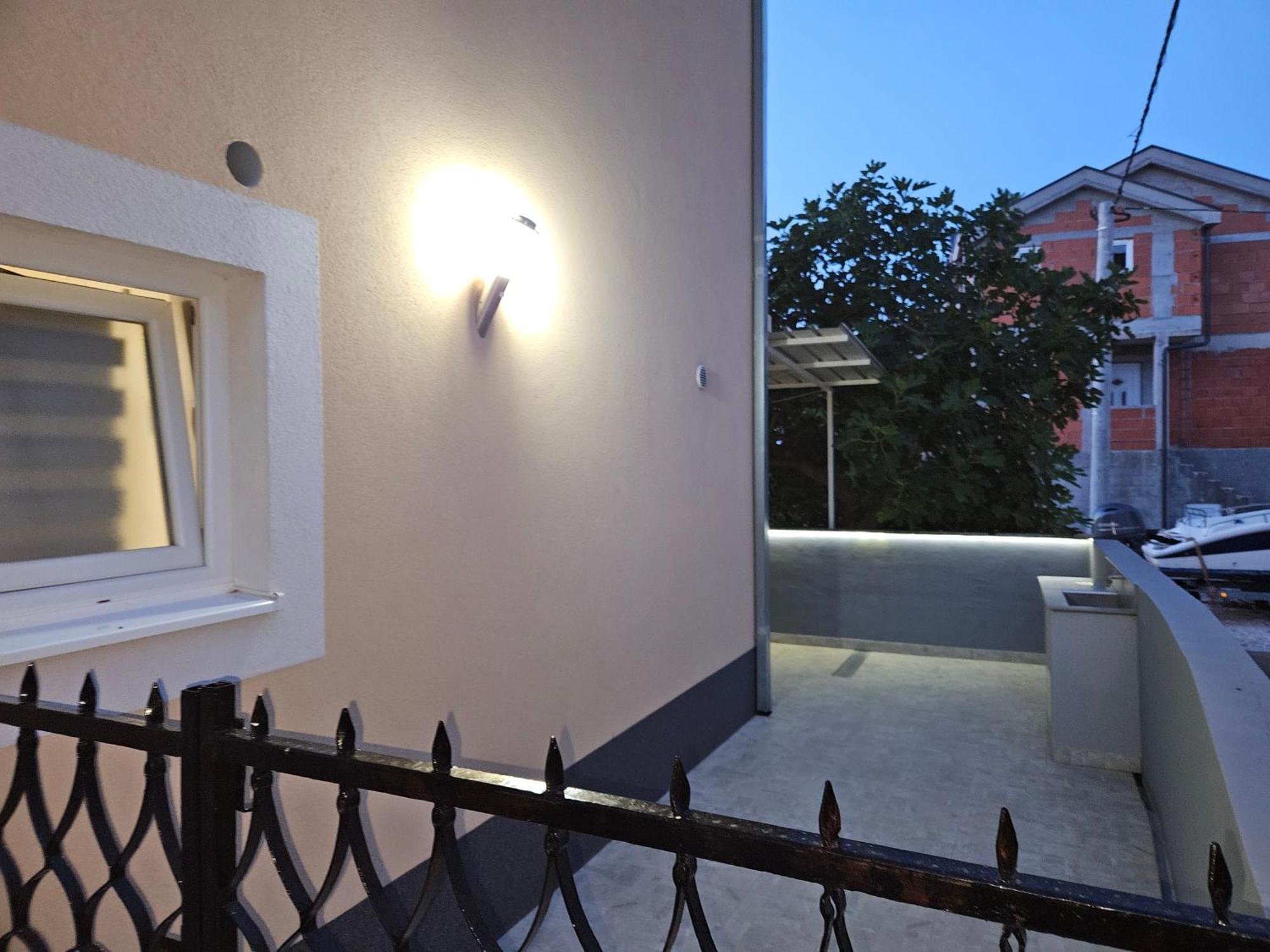 Apartment Blanca With Jacuzzi,Terase And Private Parking Kaštela Exterior foto