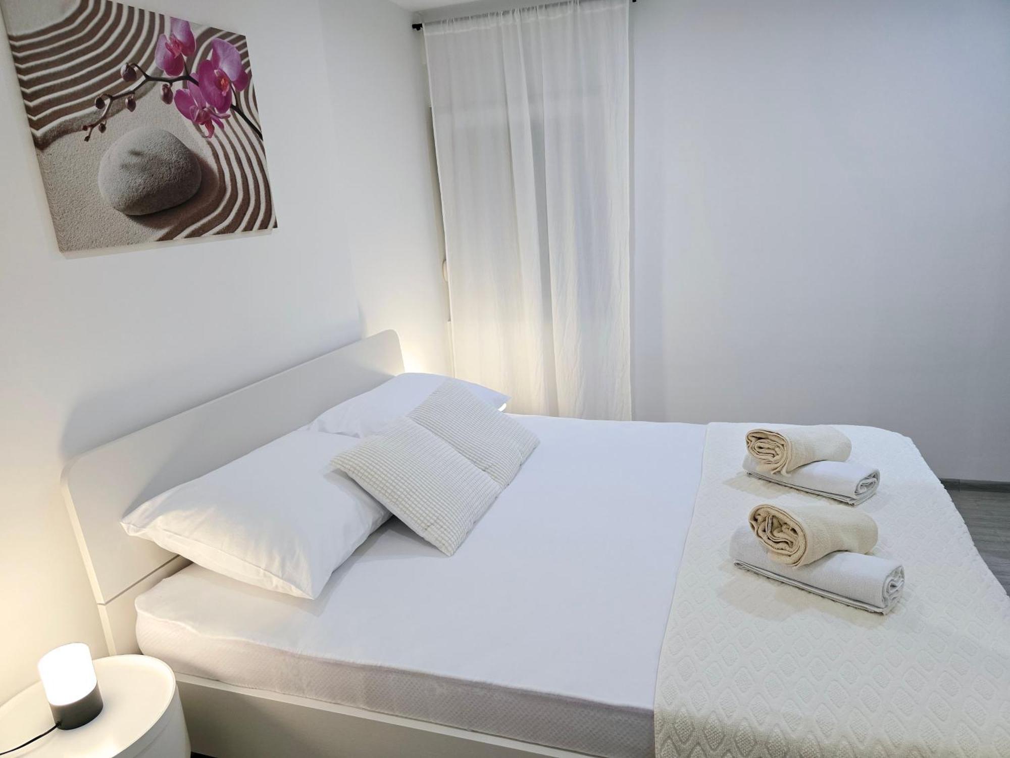 Apartment Blanca With Jacuzzi,Terase And Private Parking Kaštela Exterior foto